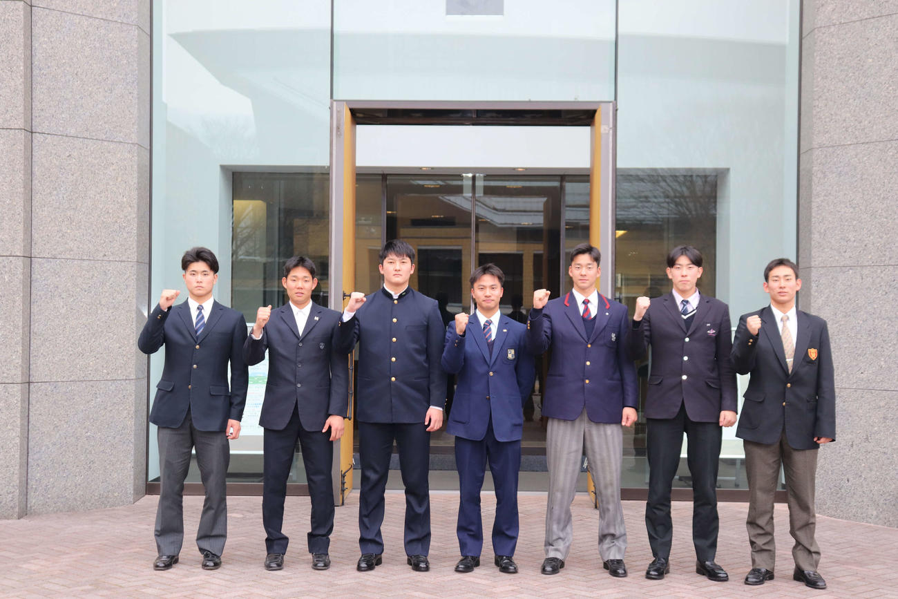 相模原キャンパス内のチャペルで入寮式を終え、新生活をスタートさせた青学大の新入生（撮影・保坂淑子）