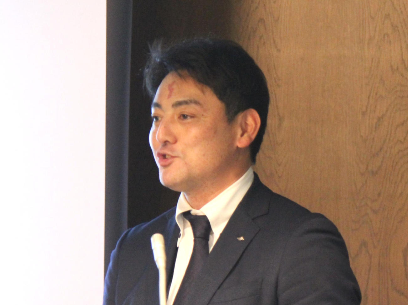 甲子園塾で講演する花巻東・佐々木洋監督（撮影・柏原誠）