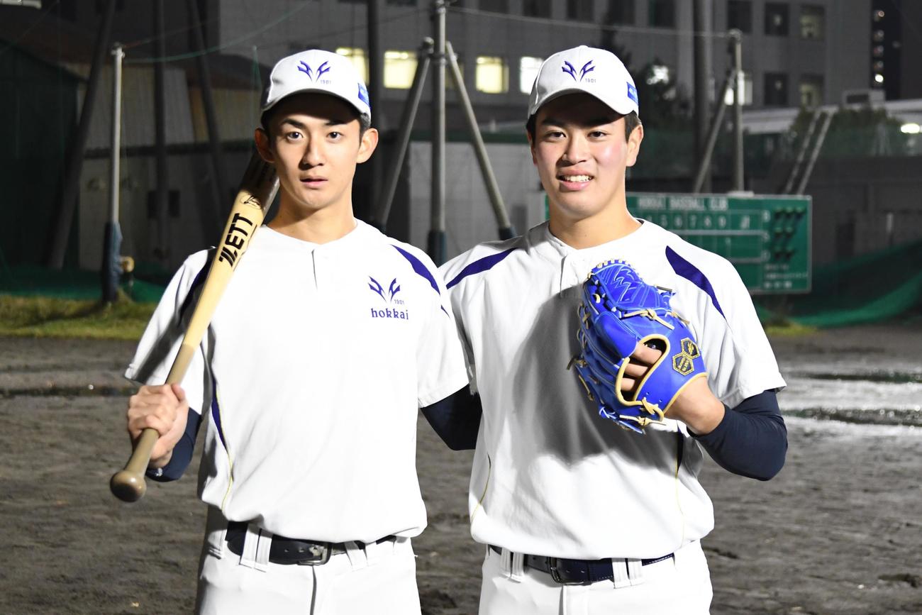 中大に進学する北海の堀田（左）と熊谷（撮影・石井翔太）