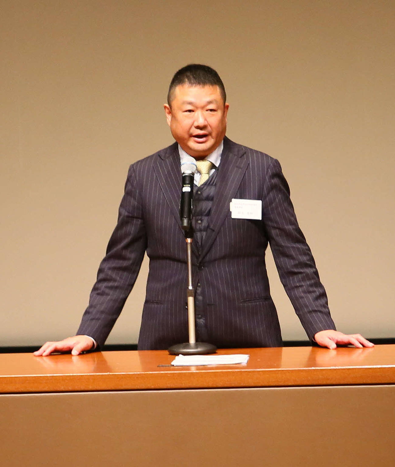 低迷する県高校野球に講話のかたちでカツを入れる鈴木専務理事