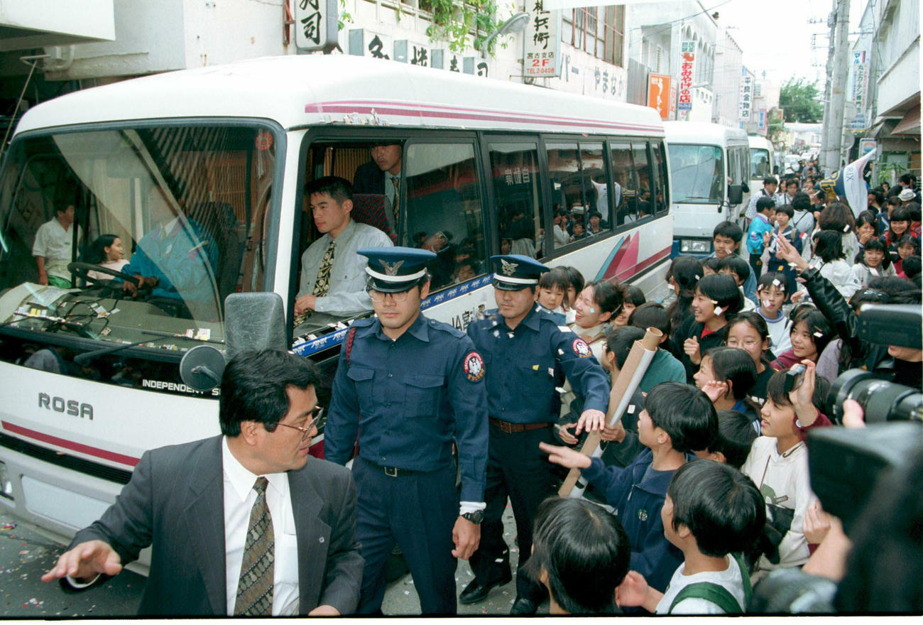 1997年1月31日　宮古島平良市内でオリックス日本一パレード　イチローも参加