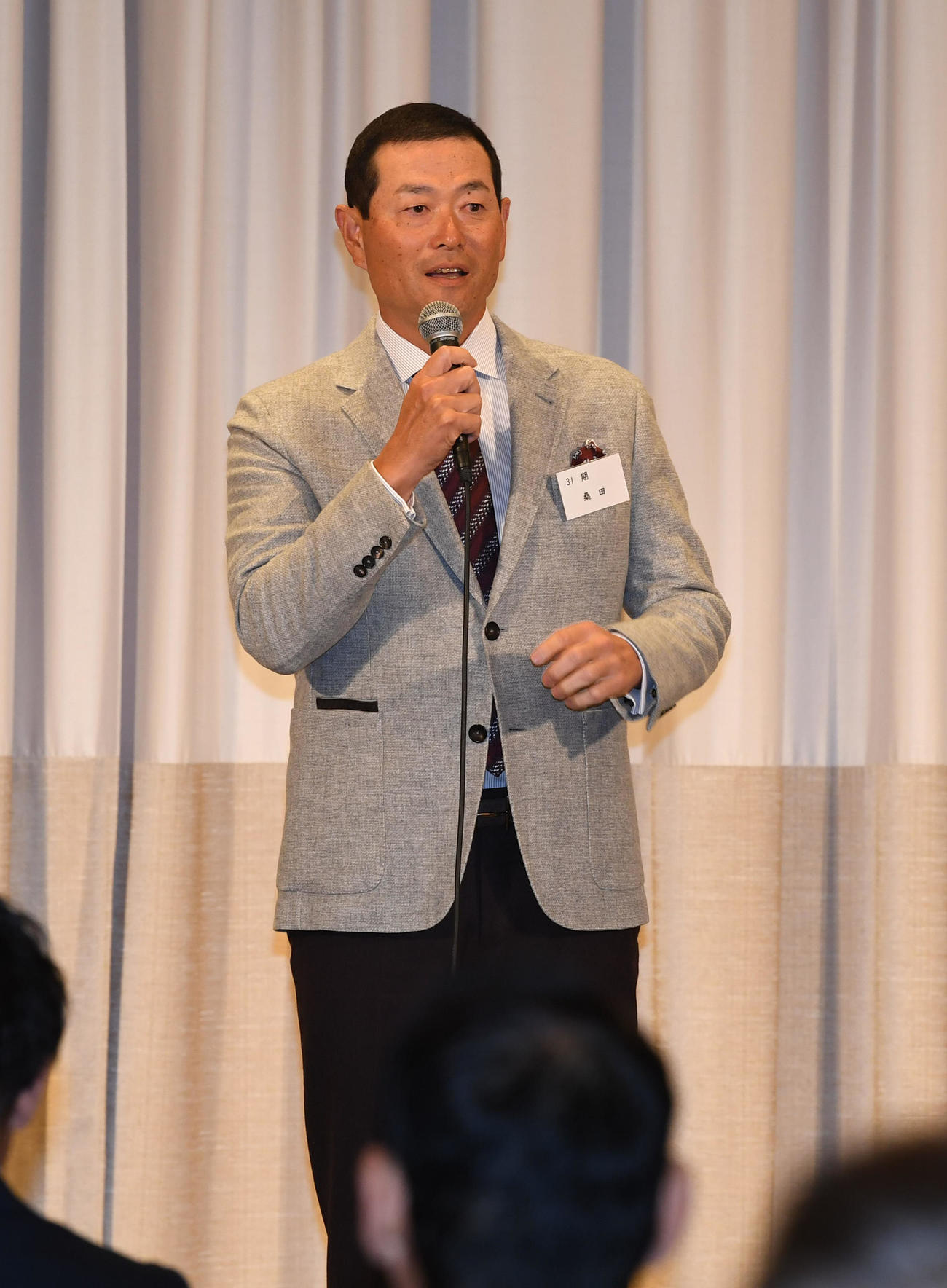 PL学園硬式野球部OB会であいさつする桑田真澄OB会会長（撮影・前岡正明）