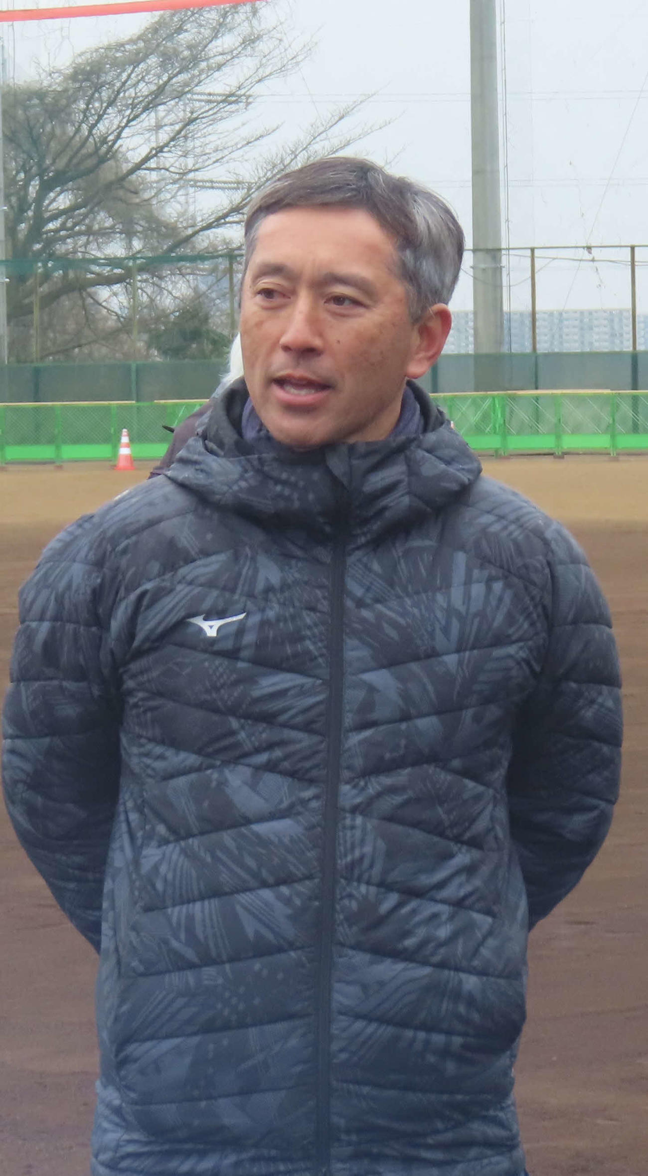 合同練習会に参加した慶応・森林監督（撮影・佐瀬百合子）