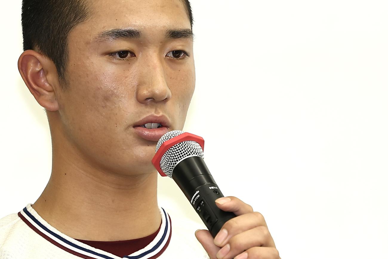 あいさつする桐光学園・森（撮影・河田真司）