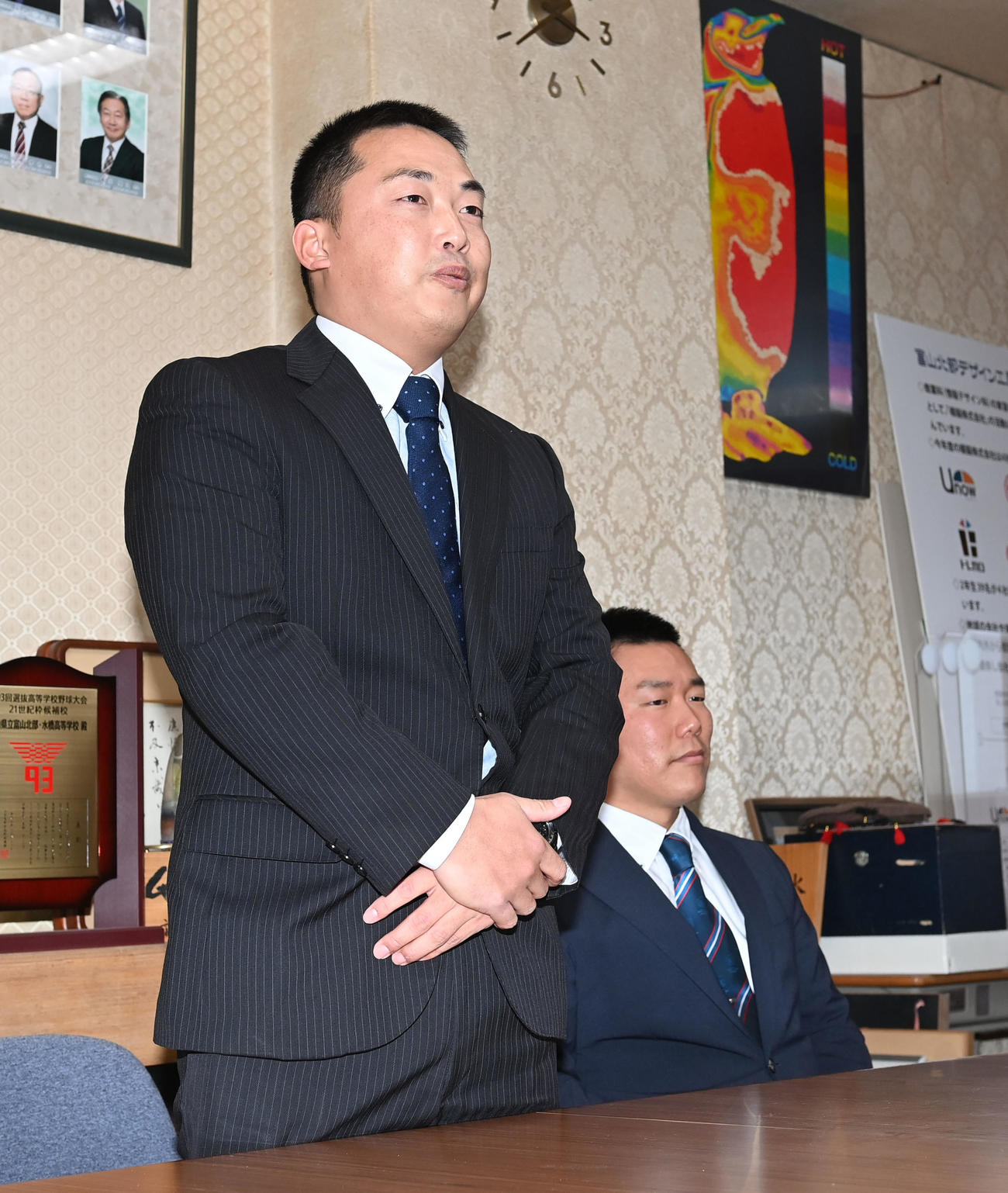 21世紀枠で選出されず、話をする富山北部・笹野監督（撮影・和賀正仁）