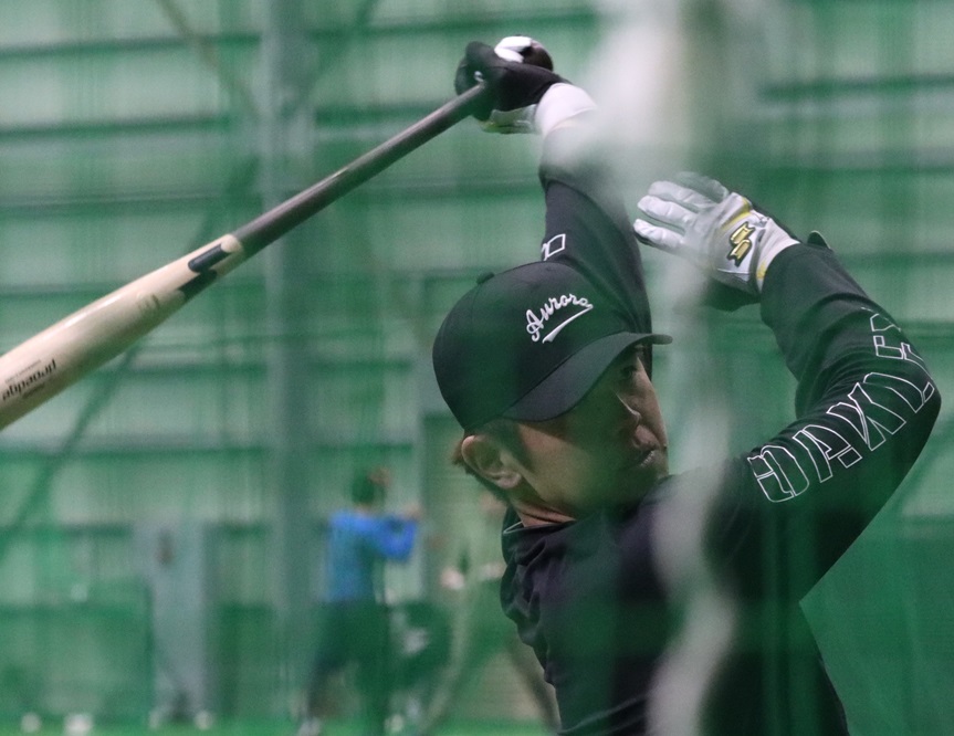 室内でトス打撃に励む日本ハム清水（撮影・永野高輔）