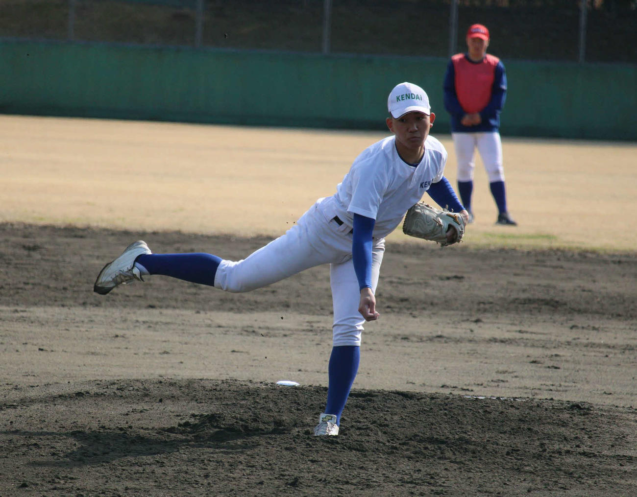 高崎健康福祉大高崎の最速148キロ右腕・石垣元気投手（撮影・金子真仁）