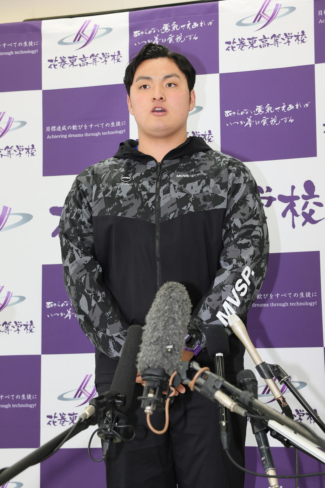 米スタンフォード大への進学が決まり取材に応じた花巻東・佐々木麟（撮影・足立雅史）