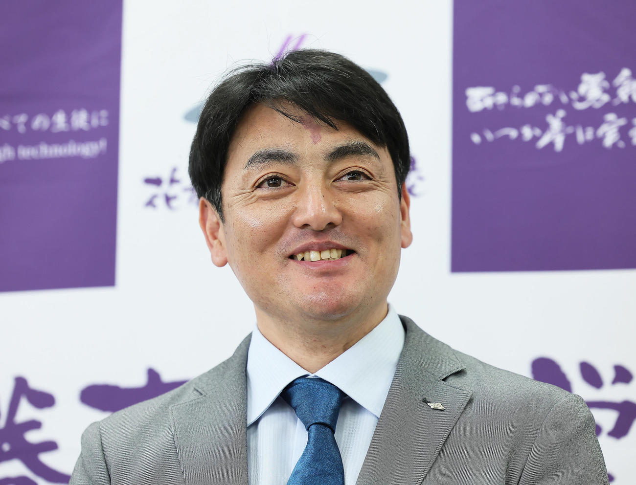 長男の花巻東・佐々木麟太郎の進学について話す、父佐々木洋監督（撮影・足立雅史）