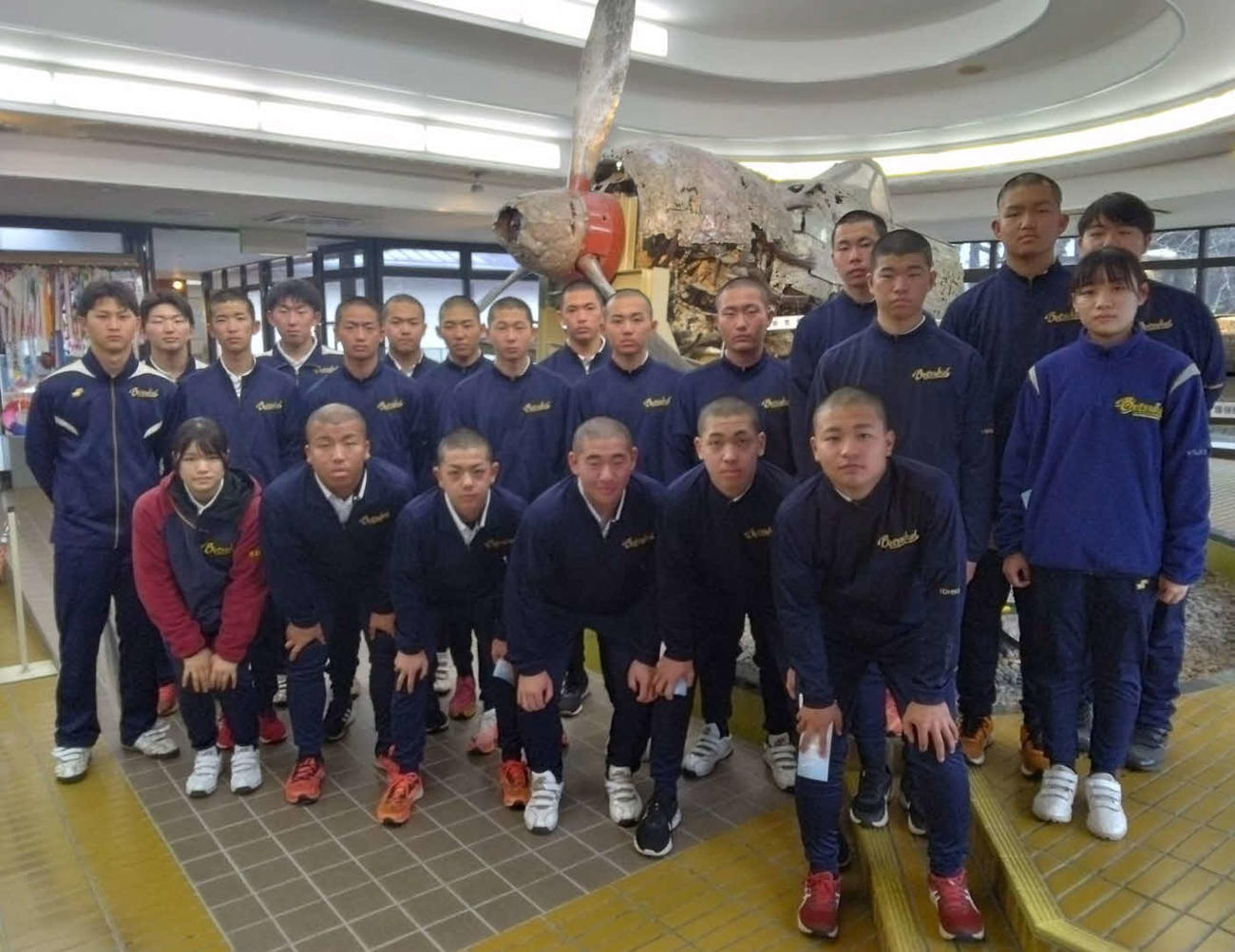 知覧特攻平和会館を訪れた鹿児島合宿中の別海ナイン（写真は野球部提供）