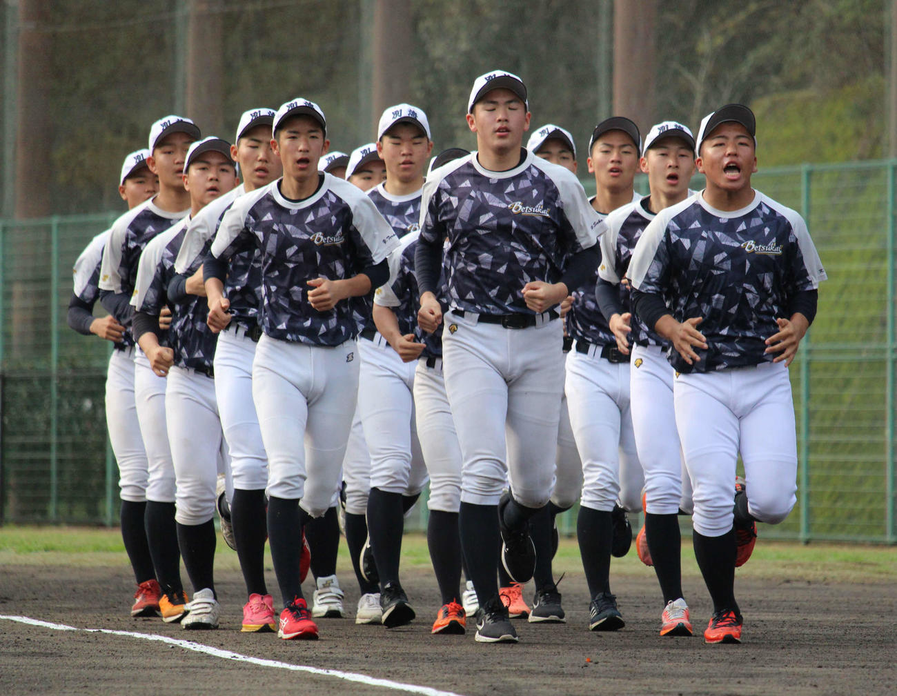 鹿児島市内で合宿を行う別海ナイン（撮影・金子真仁）