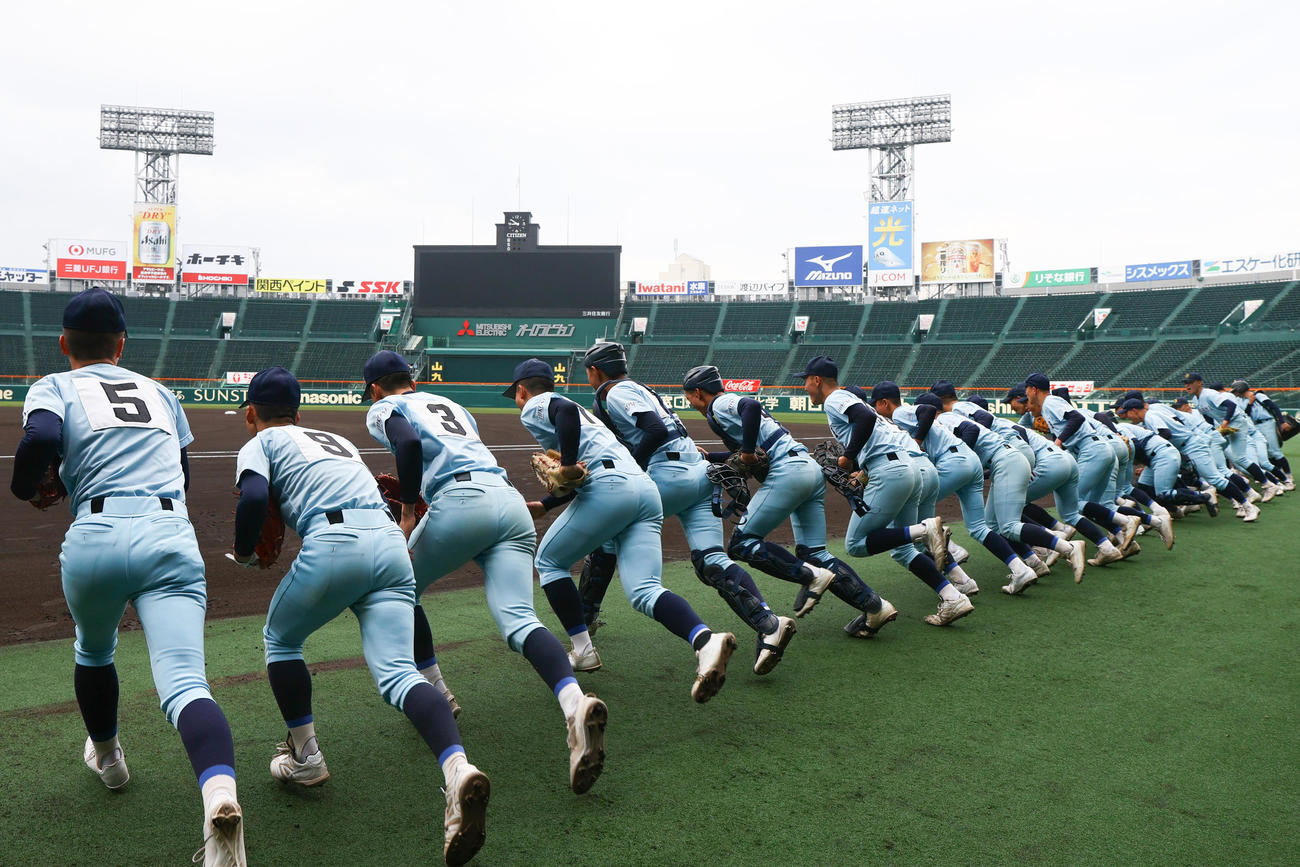 5年ぶりに甲子園練習が始まった（撮影・上山淳一）