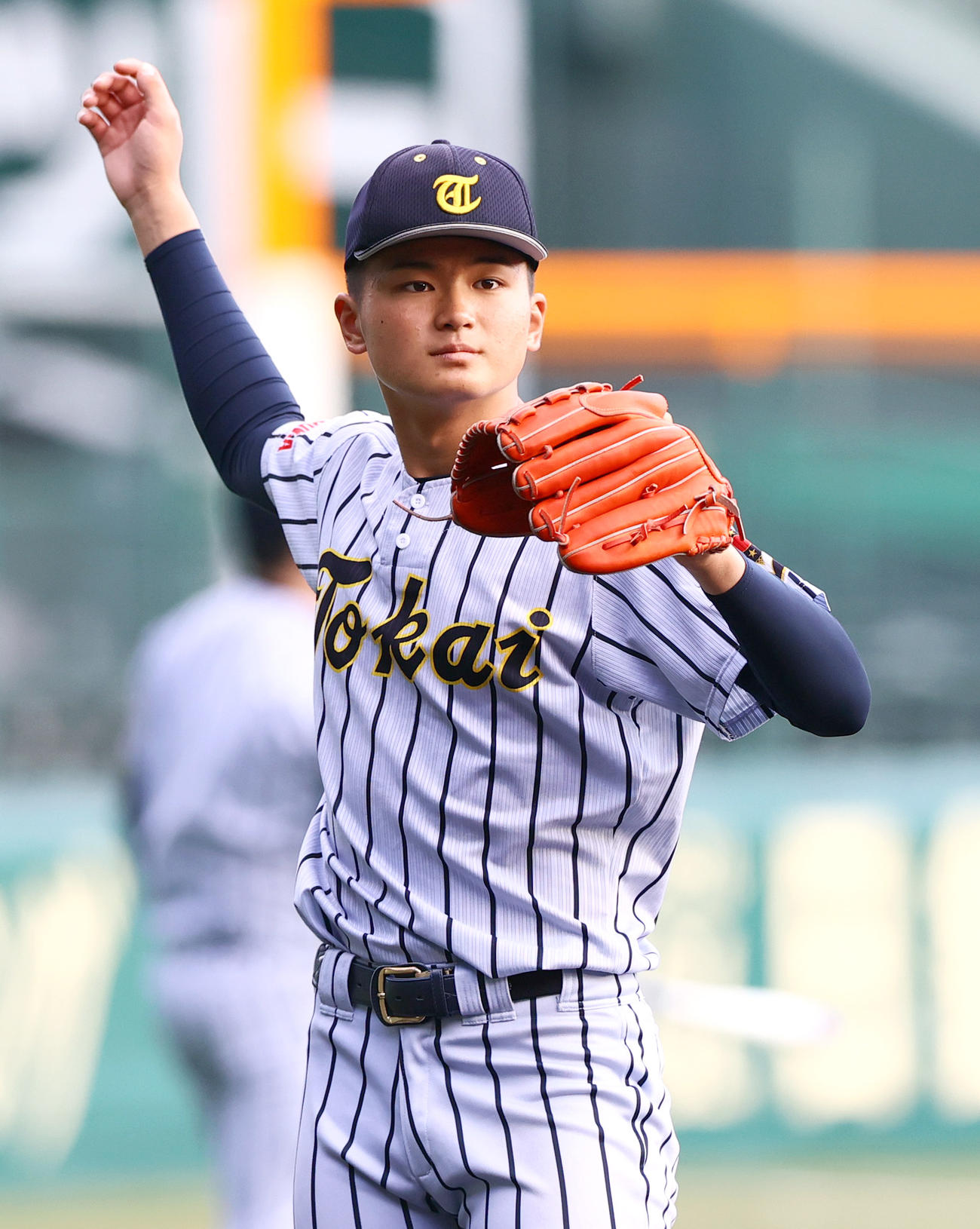 甲子園で練習をする東海大福岡のエース佐藤（撮影・上山淳一）