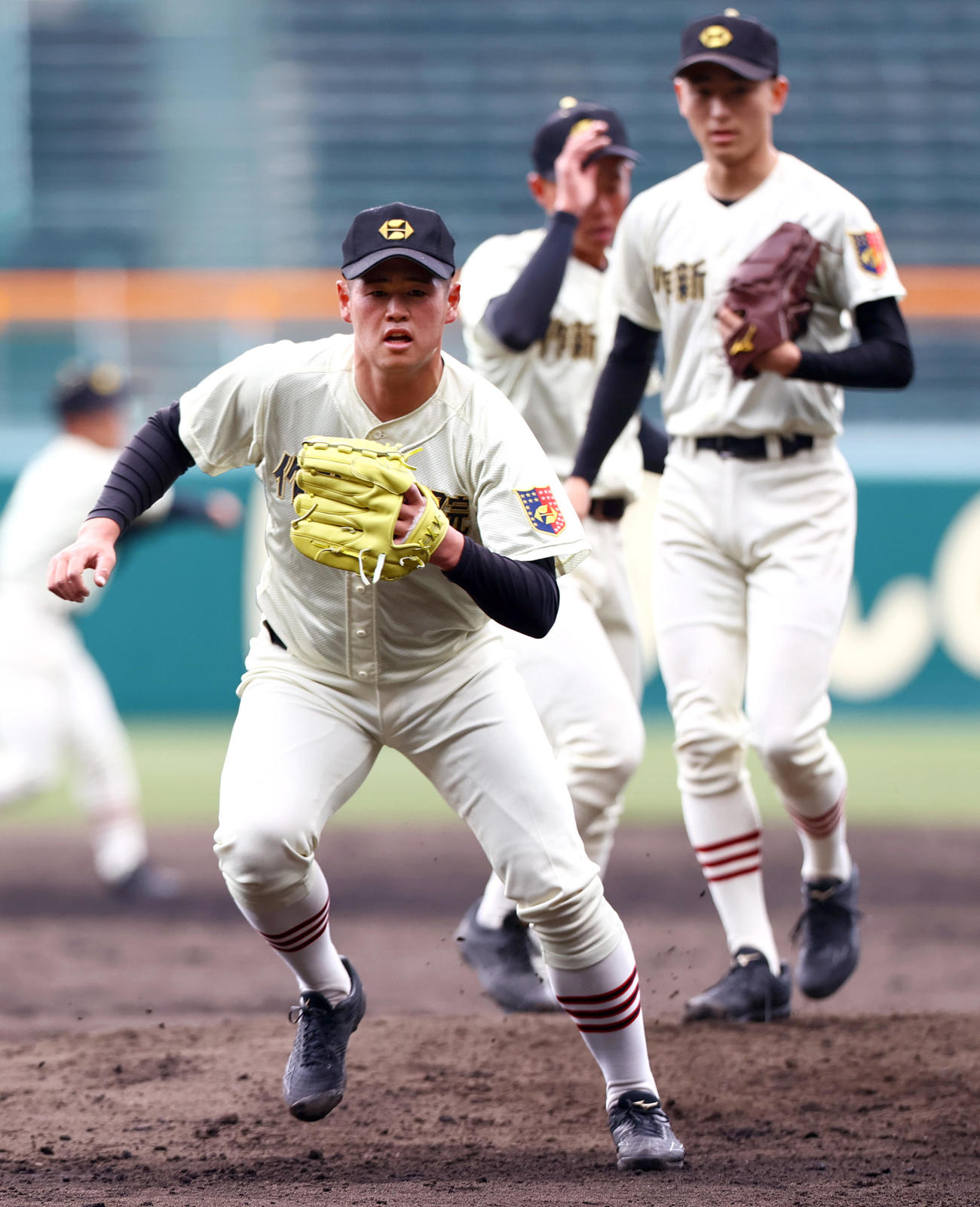 甲子園で練習をする作新学院のエース小川（手前）ら（撮影・上山淳一）
