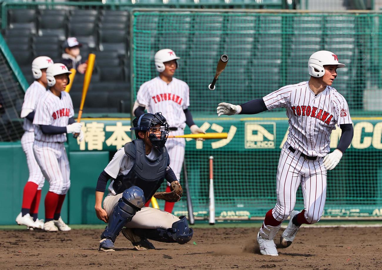 甲子園球場で打撃練習をするモイセエフ・ニキータ（撮影・上田博志）