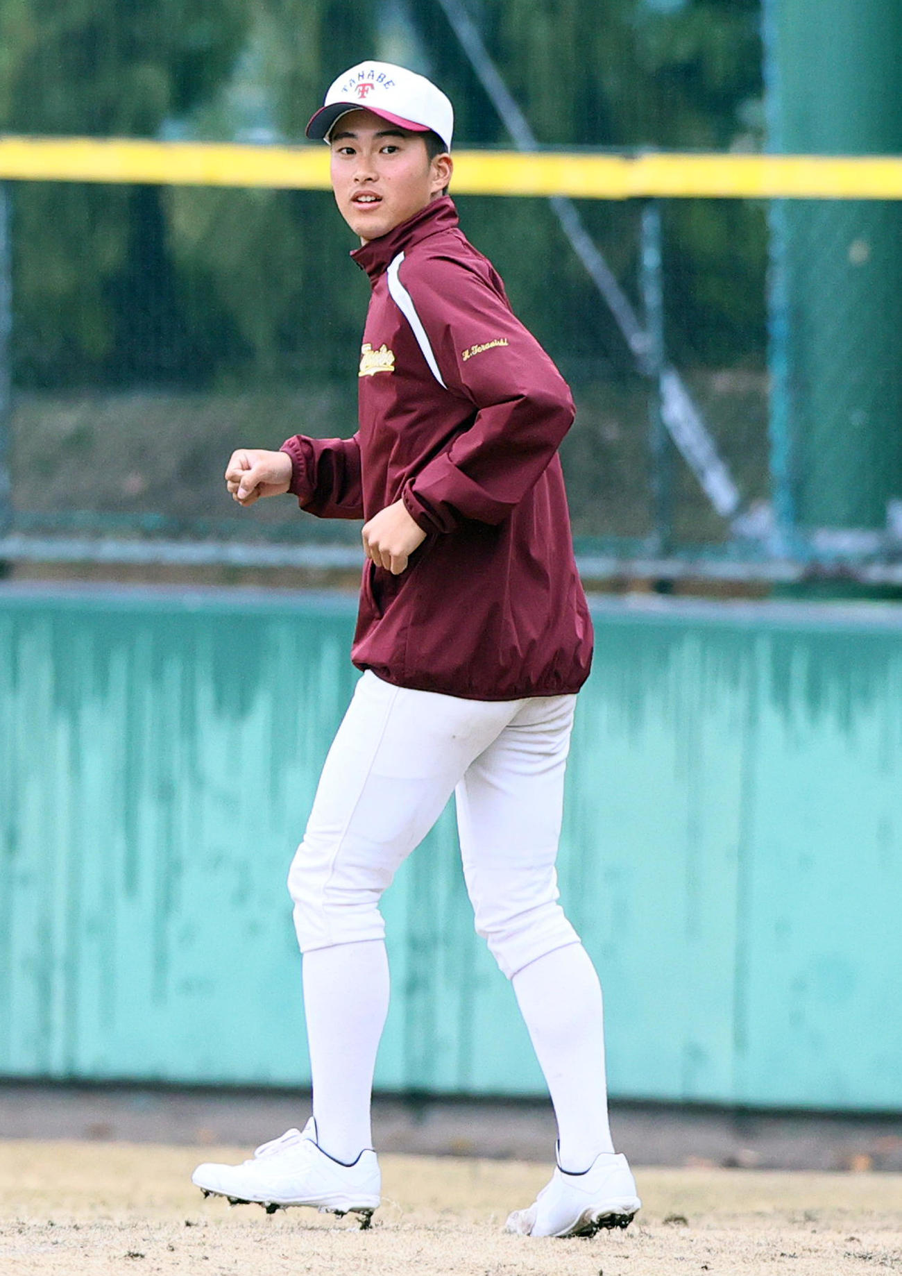 星稜との初戦を前日に控え調整する田辺の寺西（撮影・上山淳一）