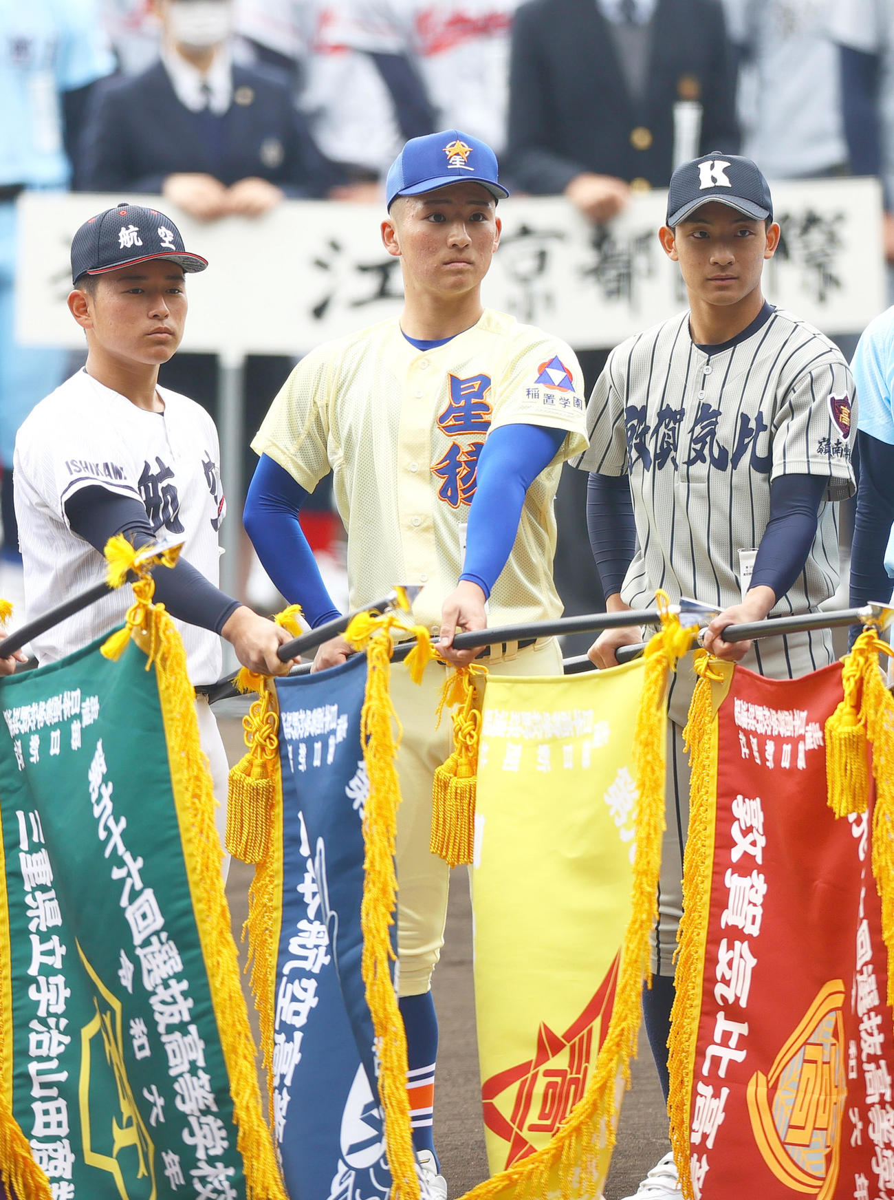 リハーサルする日本航空石川の宝田主将、星稜の芦硲主将、敦賀気比の西口主将（撮影・上山淳一）