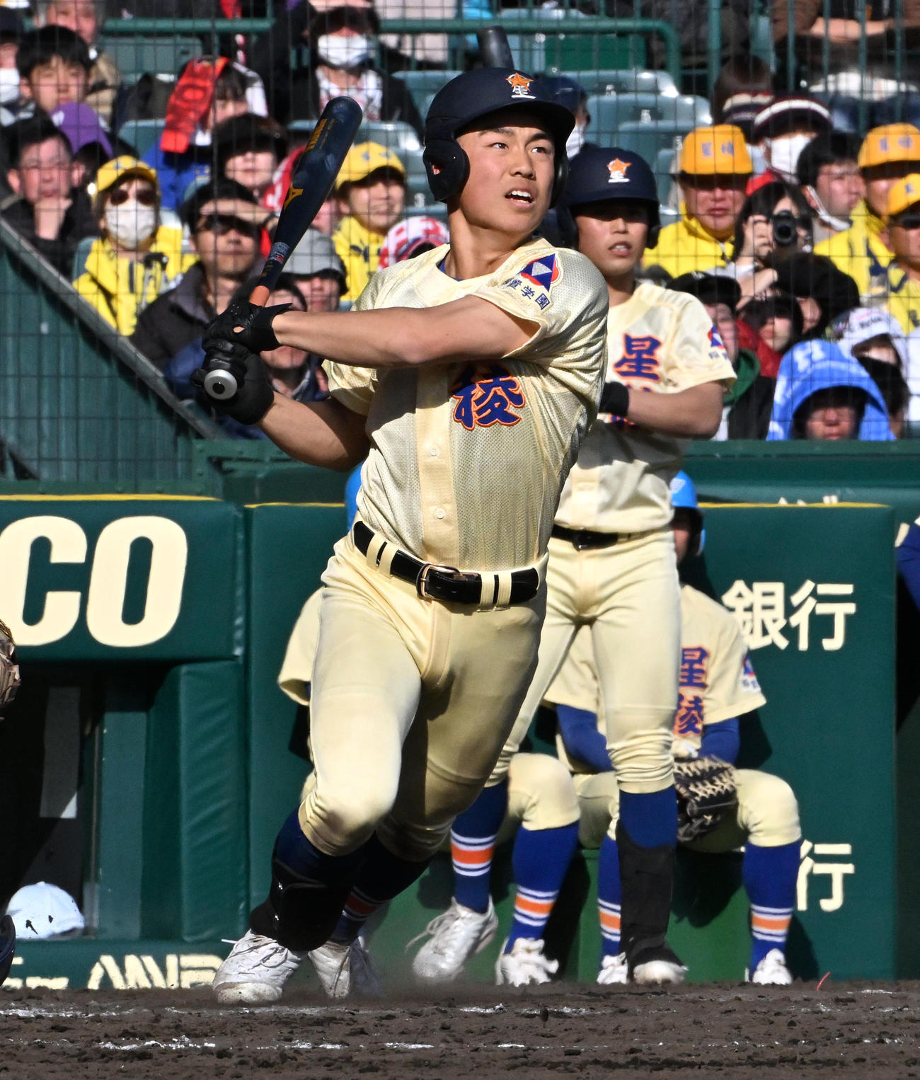 星稜対田辺　9回表星稜1死一、二塁　星稜・東汰生は勝ち越しの右適時打を放つ（撮影・石井愛子）