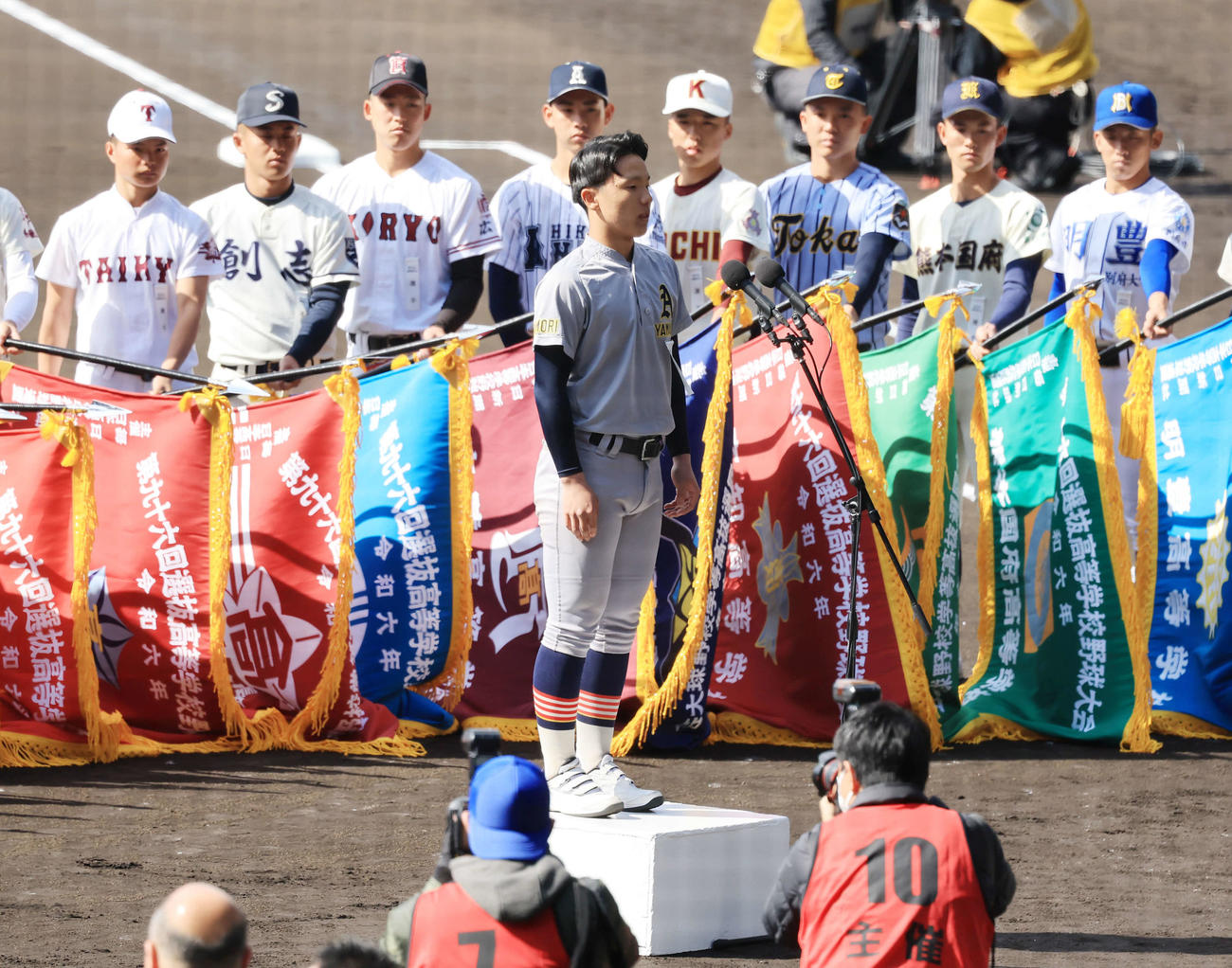 選手宣誓する青森山田・橋場（撮影・浅見桂子）