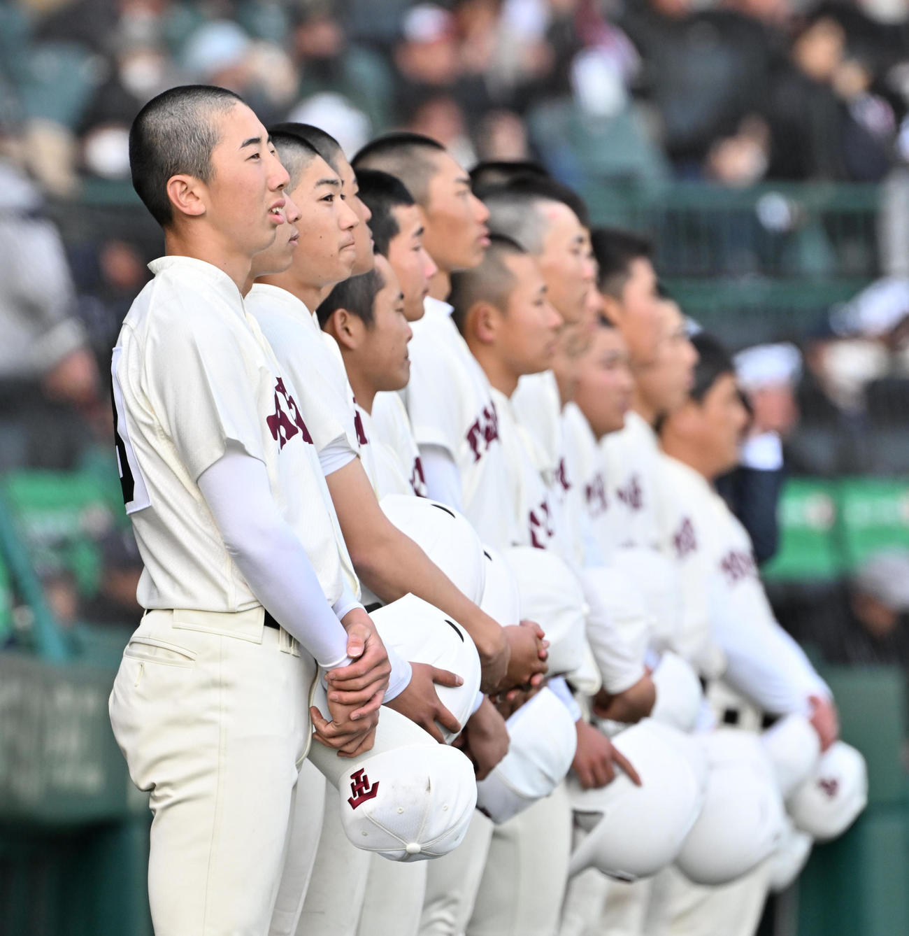 星稜対田辺　星稜に負け肩を落とす田辺ナイン（撮影・石井愛子）