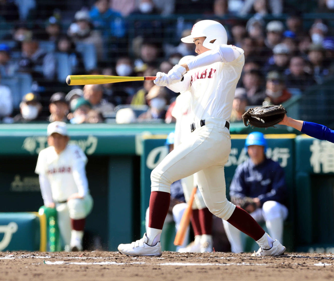 星稜対田辺　3回裏田辺2死二塁、岡本は右適時打を放つ（撮影・浅見桂子）