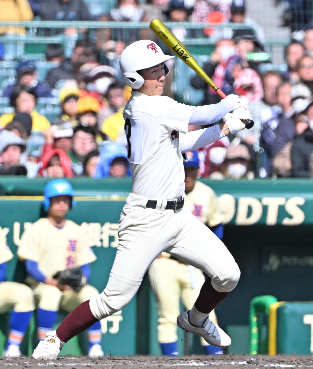星稜対田辺　3回裏田辺2死二塁、田辺・岡本和樹は同点の右適時打を放つ（撮影・石井愛子）