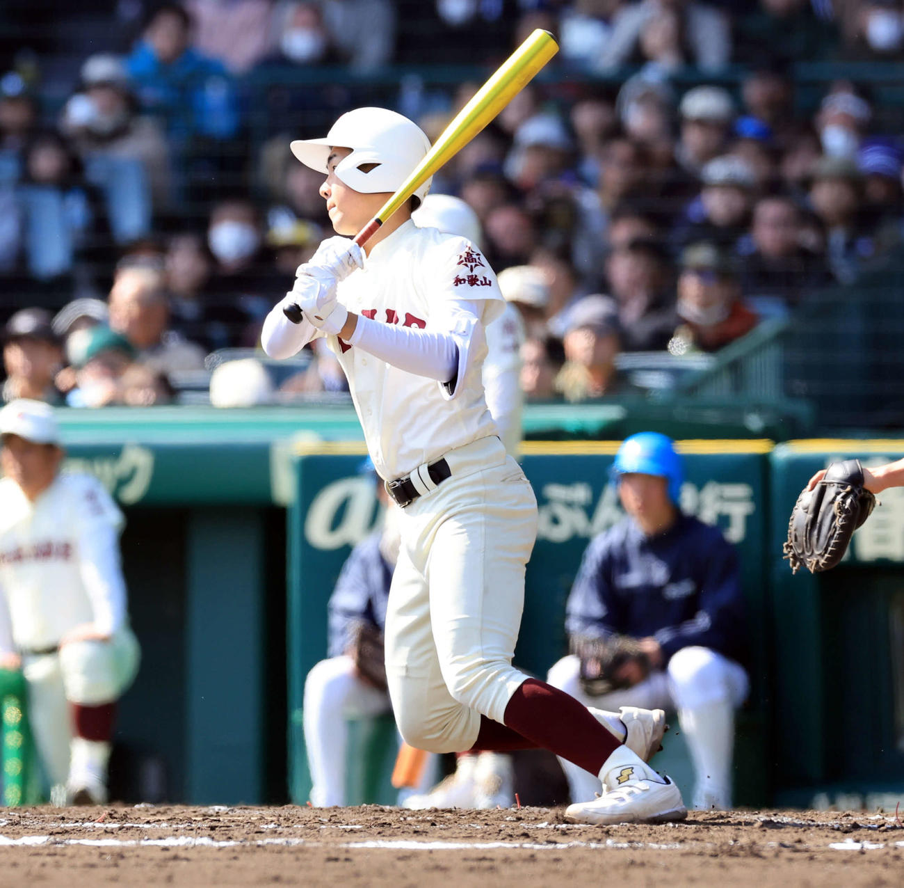 星稜対田辺　3回裏田辺2死二塁、岡本は右適時打を放つ（撮影・浅見桂子）