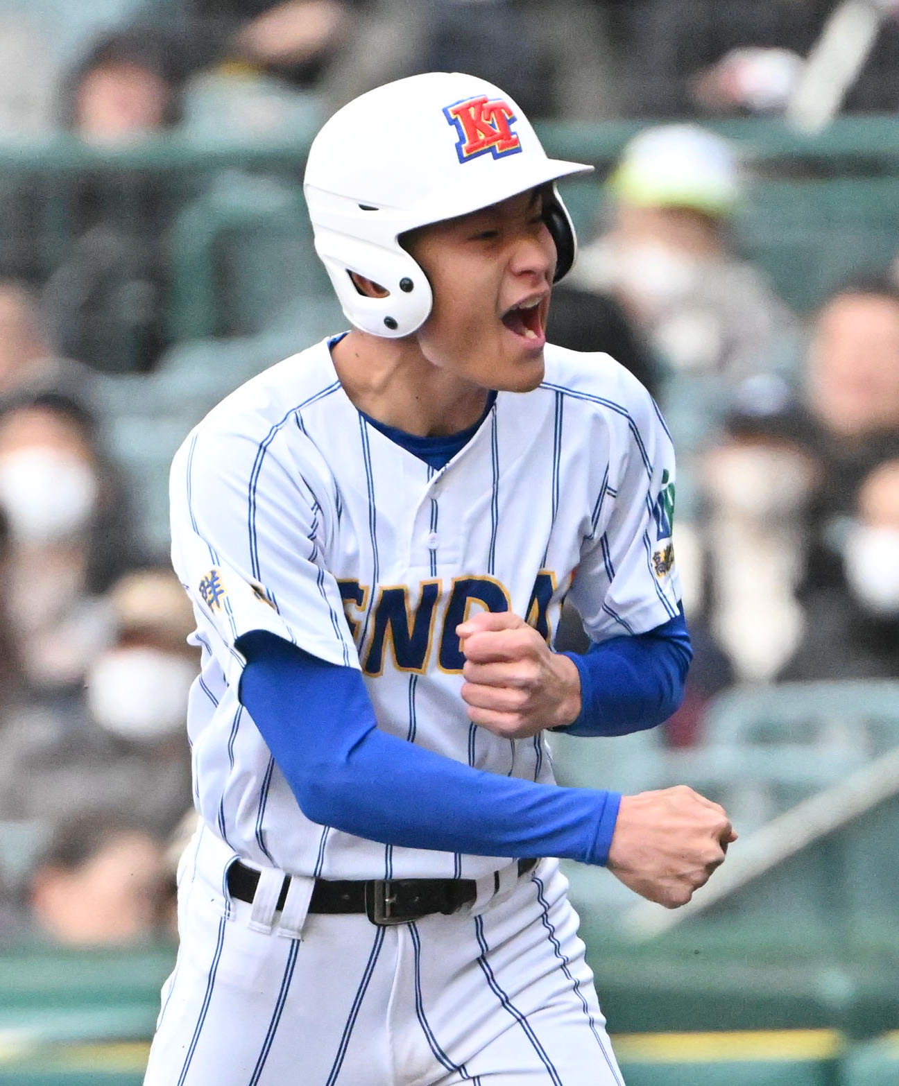 学法石川対健大高崎　7回裏健大高崎1死二塁、健大高崎・佐々木貫汰の適時打で生還する健大高崎・四宮晃（撮影・石井愛子）