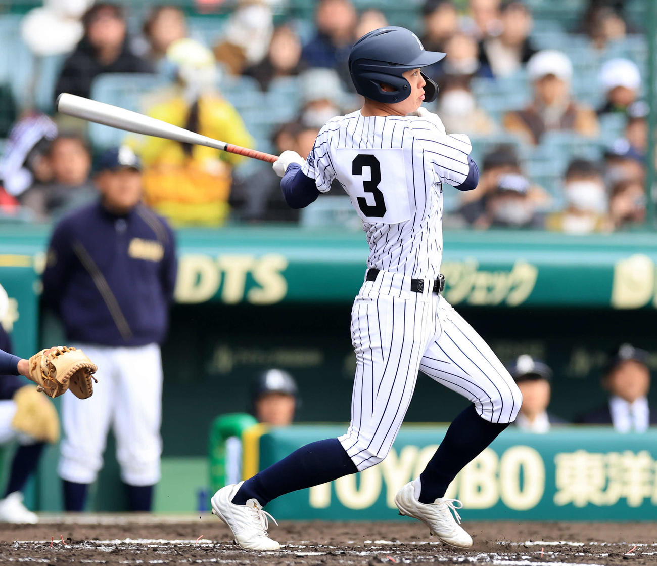 阿南光対豊川　2回表阿南光2死満塁、西村は走者一掃の3点適時二塁打を放つ（撮影・浅見桂子）