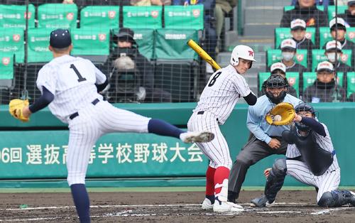 阿南光対豊川　1回裏豊川2死、モイセエフ・ニキータは三振に倒れる。投手は阿南光エース吉岡暖（撮影・上田博志）＝2024年3月19日、甲子園球場