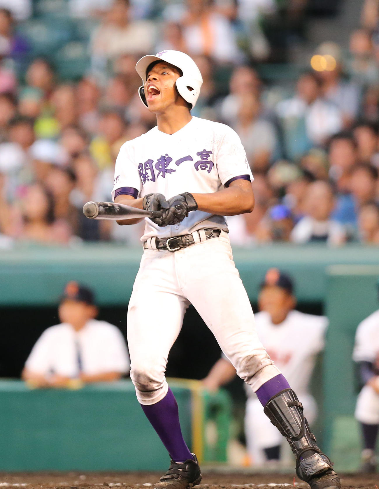 関東第一対興南　9回表2死二塁、勝ち越し2ランを放つオコエ瑠偉（2015年8月17日撮影）