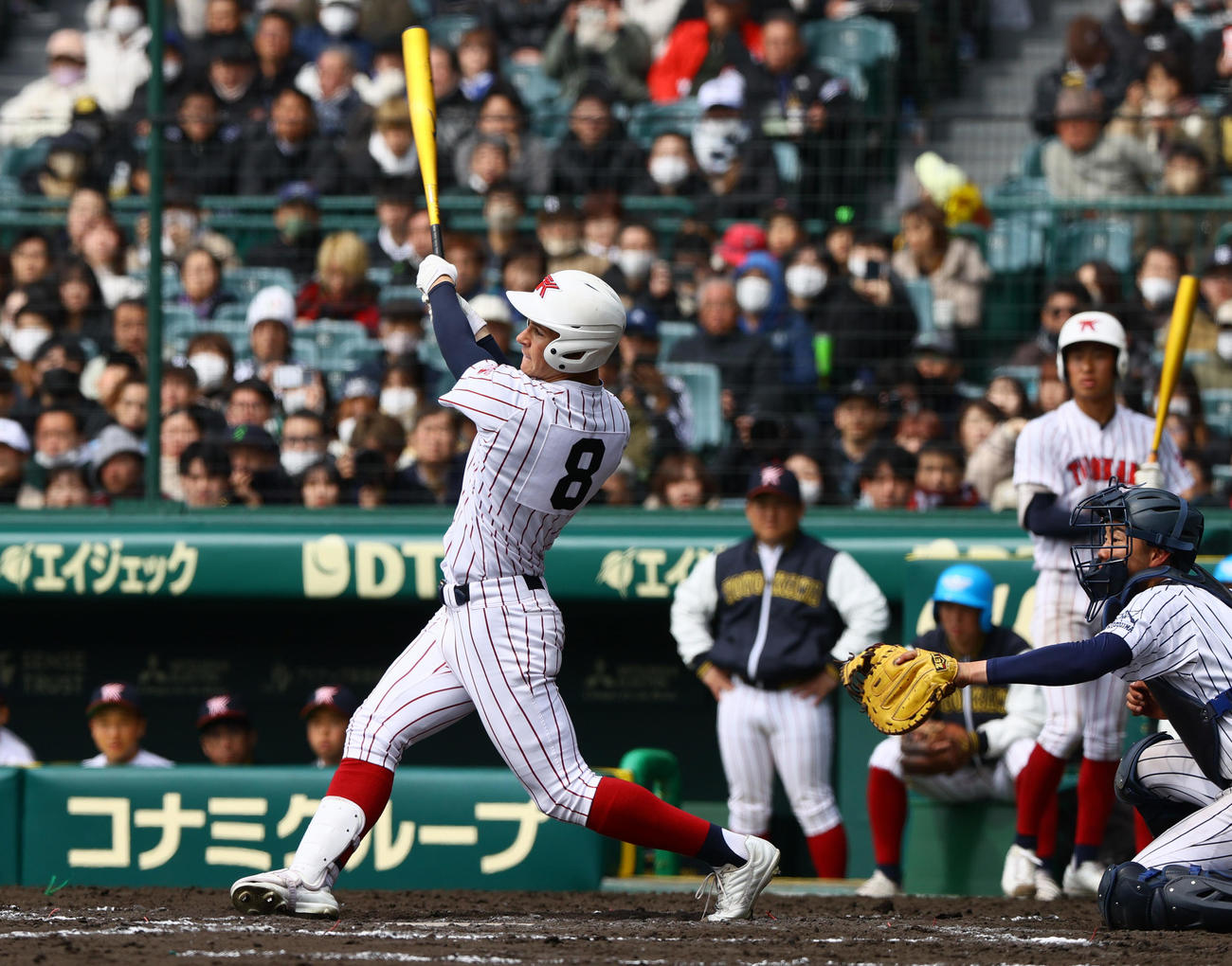 阿南光対豊川　8回裏豊川1死一塁、モイセエフは右越え2点本塁打を放つ（撮影・上山淳一）