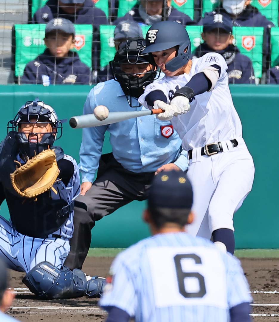 宇治山田商対東海大福岡　6回表宇治山田商1死一、三塁、宇治山田商・加藤は勝ち越し適時打を放つ（撮影・上田博志）