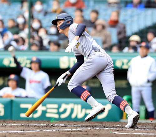 京都国際対青森山田 9回裏青森山田1死三塁、伊藤英は左前サヨナラ適時打を放つ(撮影・浅見桂子)