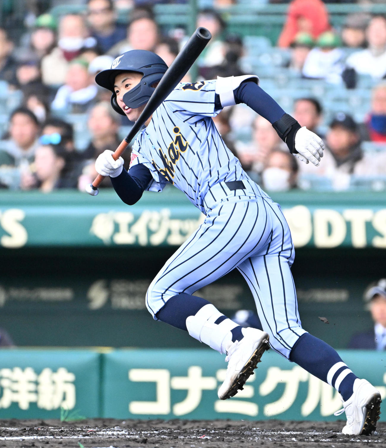 宇治山田商－東海大福岡　3回裏東海大福岡2死一、二塁、山本瑛太は左適時打を放つ（撮影・石井愛子）