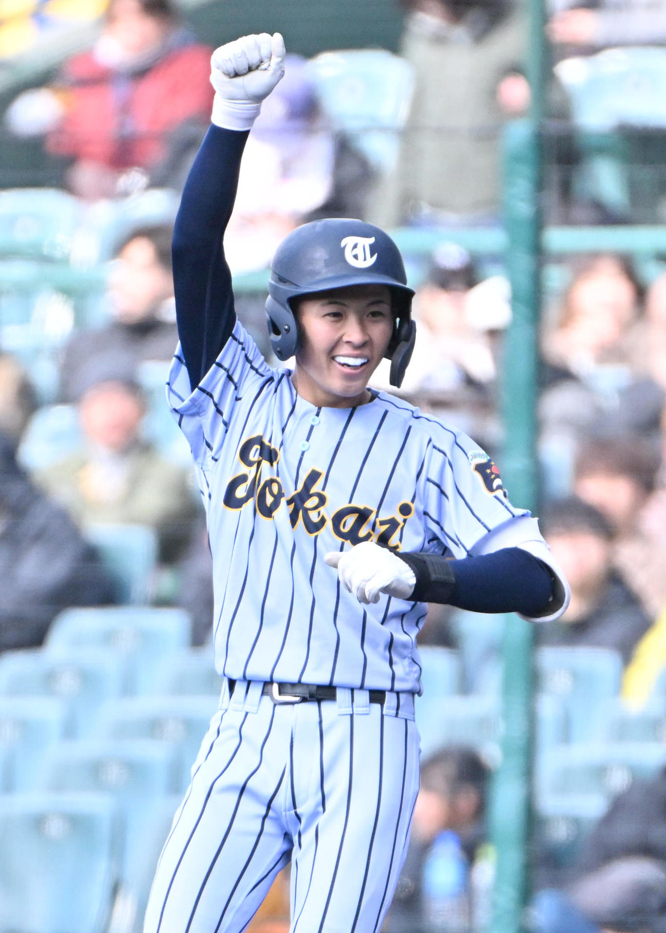 宇治山田商－東海大福岡　3回裏東海大福岡2死一、二塁、山本瑛太は左適時打を放つ（撮影・石井愛子）