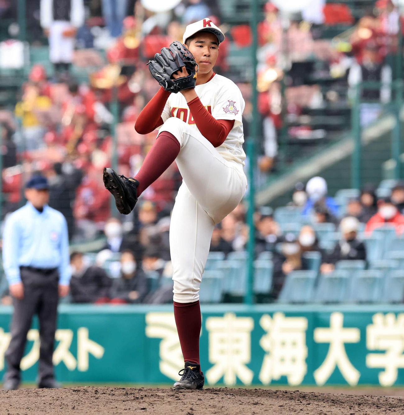 広陵対高知　5回表広陵の攻撃から登板した平（撮影・浅見桂子）
