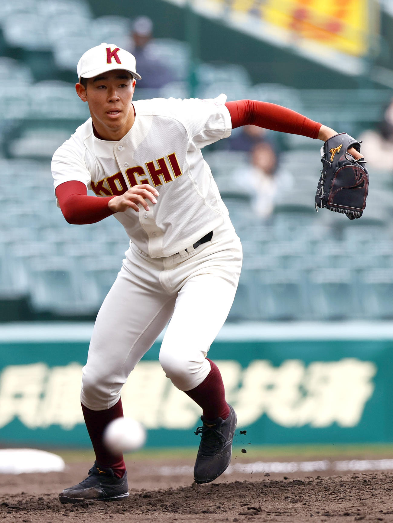 広陵対高知　5回表広陵無死、平は田村を一ゴロに仕留める（撮影・上山淳一）