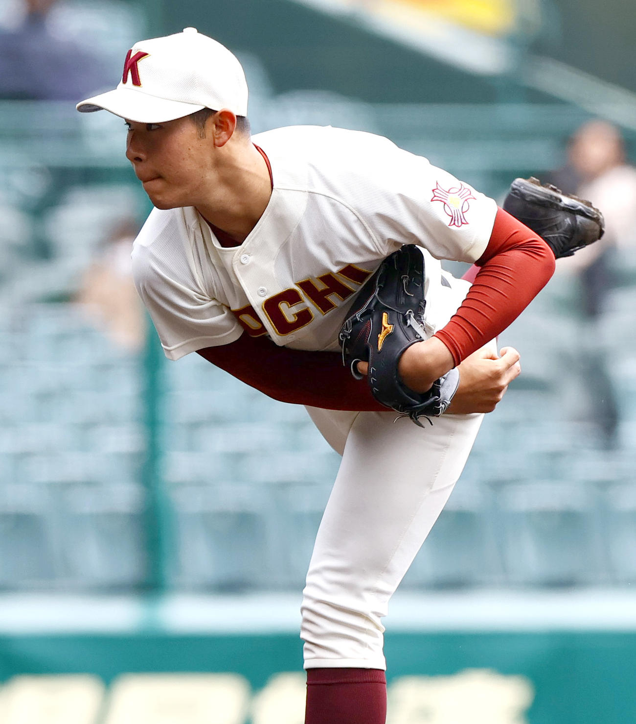 広陵対高知　5回表に登板する平（撮影・上山淳一）