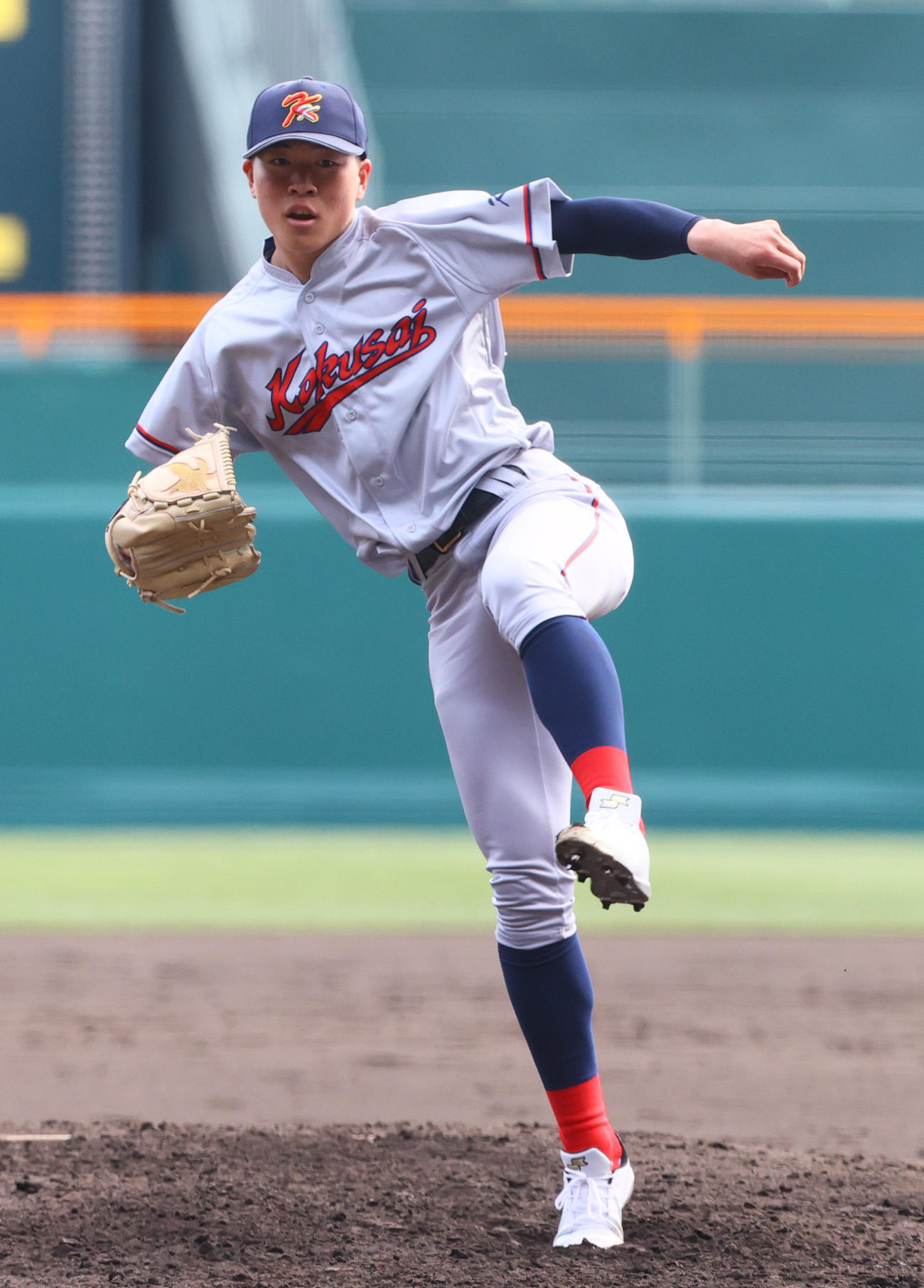 京都国際対青森山田　京都国際先発の中崎（撮影・上山淳一）