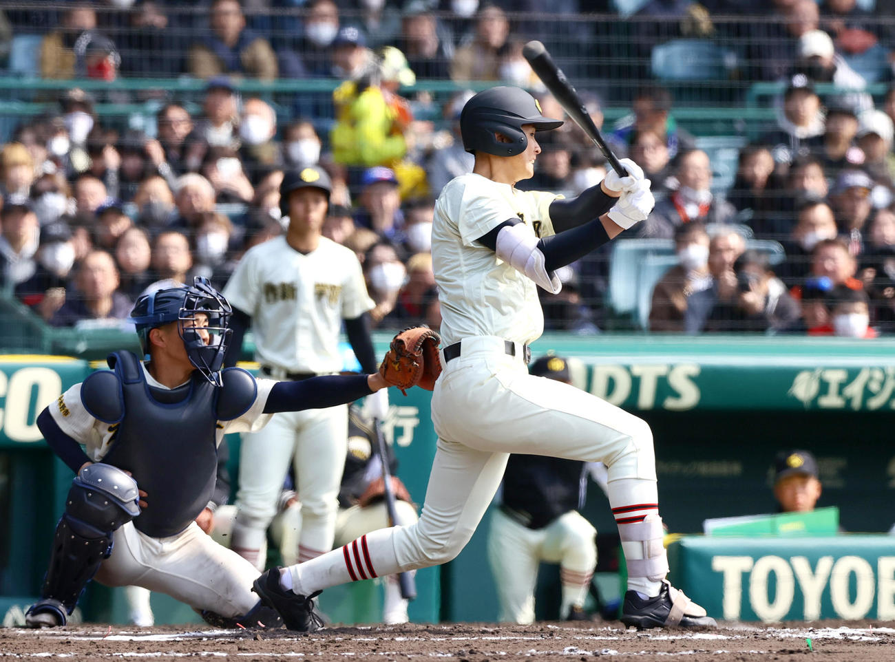 作新学院対神村学園　6回表作新学院無死二、三塁、柳沼は中適時2点二塁打を放つ（撮影・上山淳一）