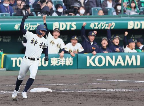 作新学院対神村学園 3回裏神村学園無死、神村学園・正林は大会2号となるソロ本塁打を放つ(撮影・上田博志)