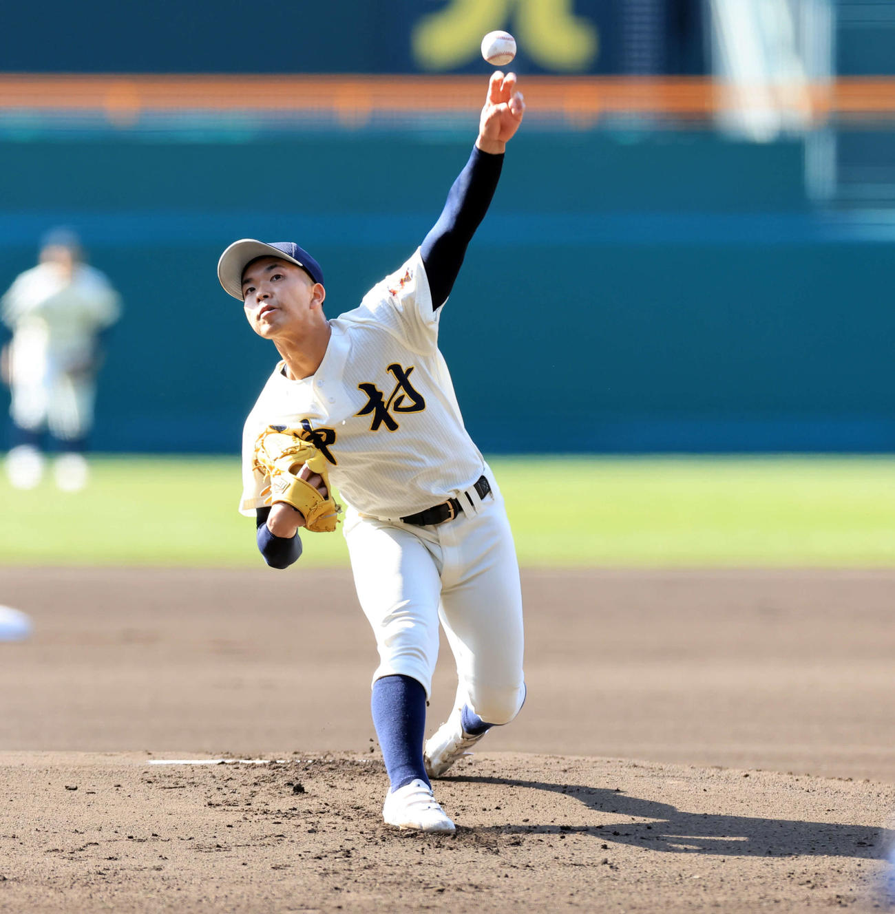 作新学院対神村学園　力投する神村学園・上川床（撮影・浅見桂子）