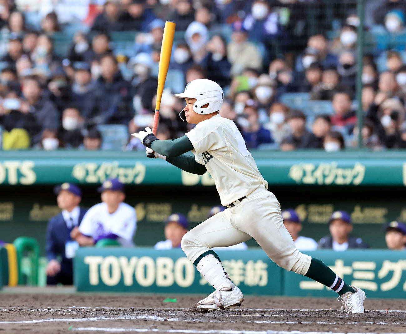 愛工大名電対報徳学園　10回裏報徳学園無死満塁、斎藤はサヨナラ中前適時打を放つ（撮影・浅見桂子）