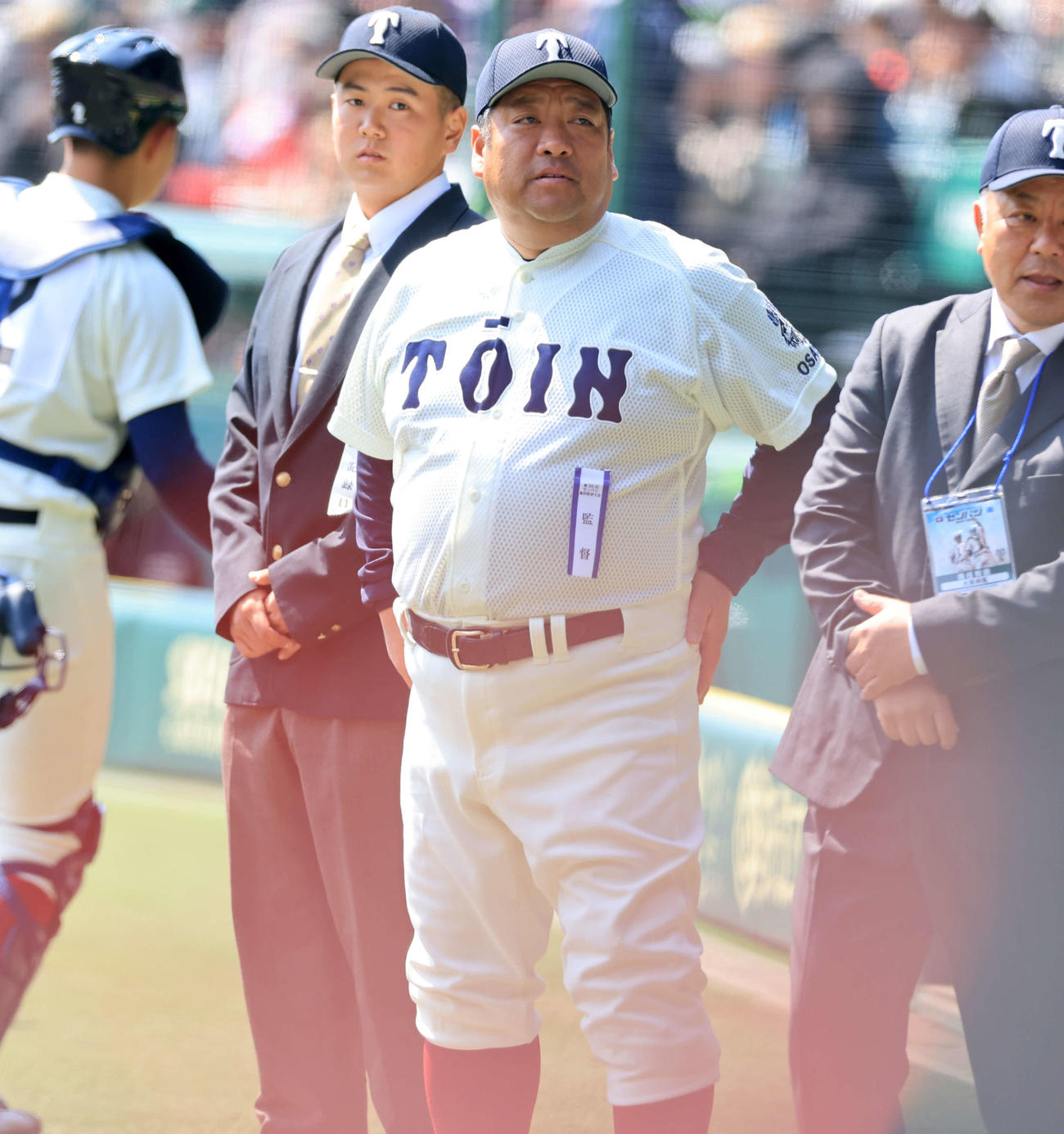 北海対大阪桐蔭　試合前、グラウンドに出る大阪桐蔭・西谷監督（撮影・浅見桂子）