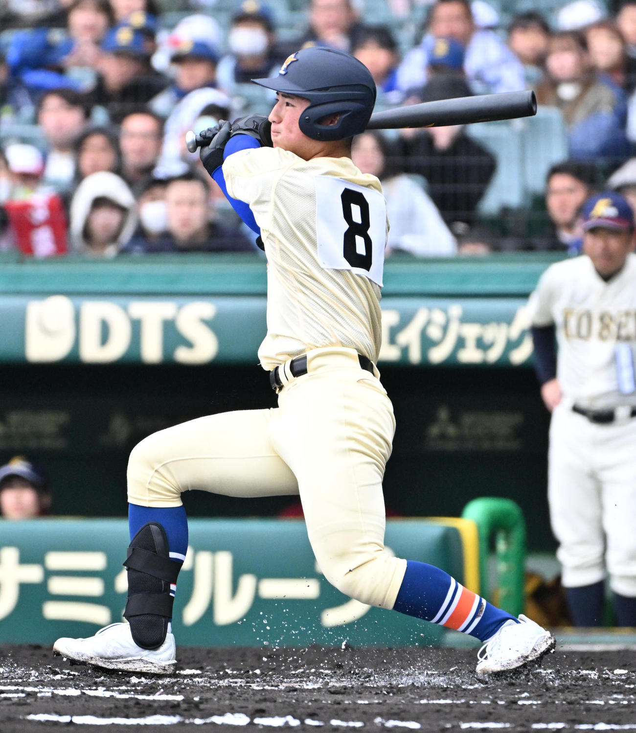 八戸学院光星対星陵　1回裏星稜1死二塁、芦硲晃太は中適時打を放つ（撮影・石井愛子）