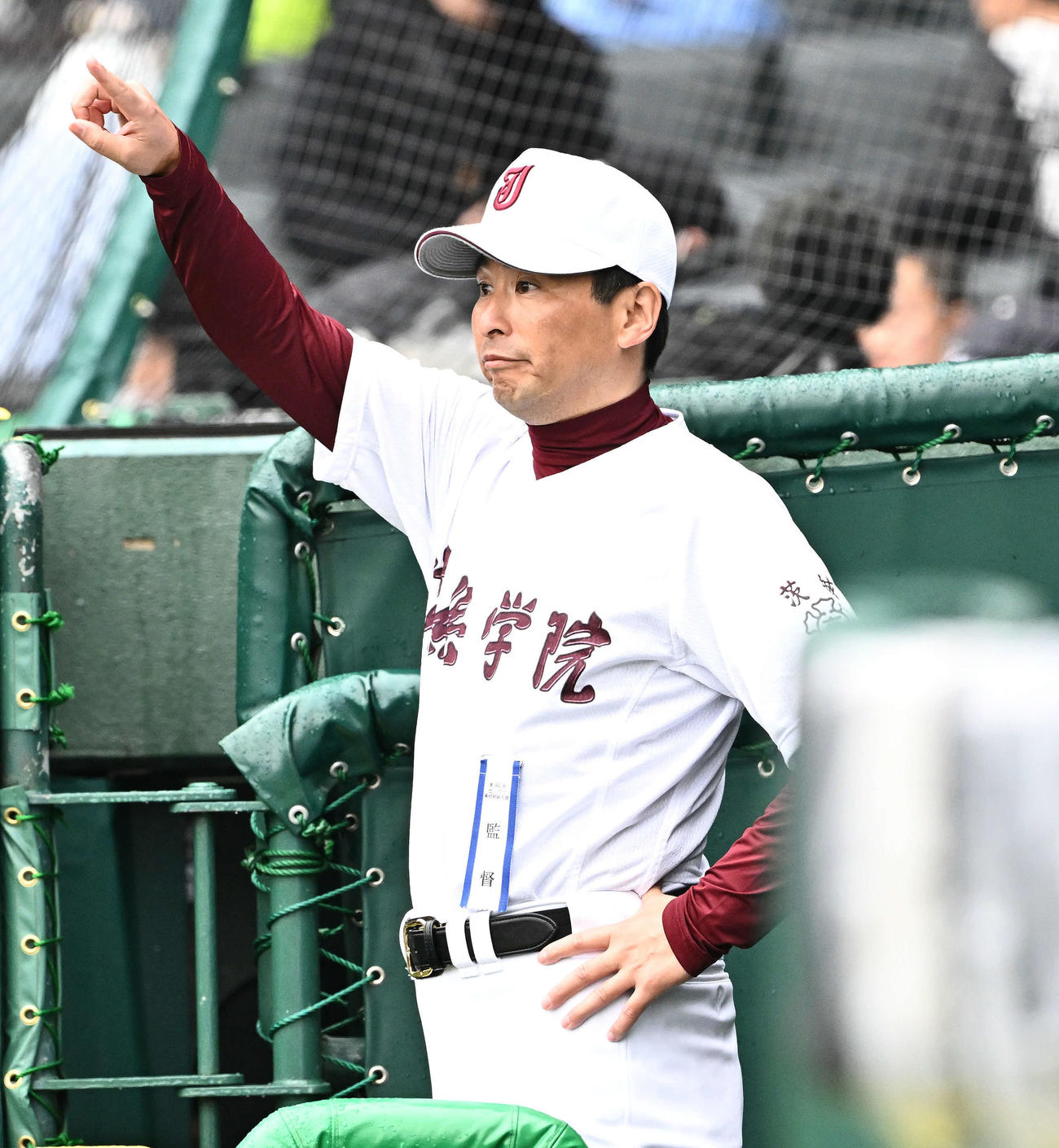 常総学院対日本航空石川　選手に指示を出す常総学院・島田監督（撮影・滝沢徹郎）