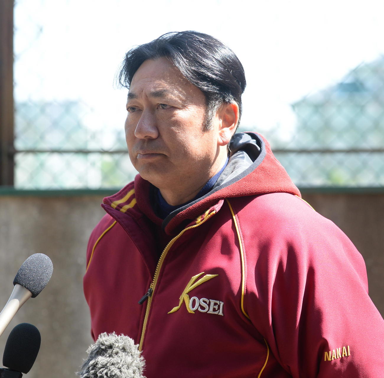 22日、取材に応じる仲井監督