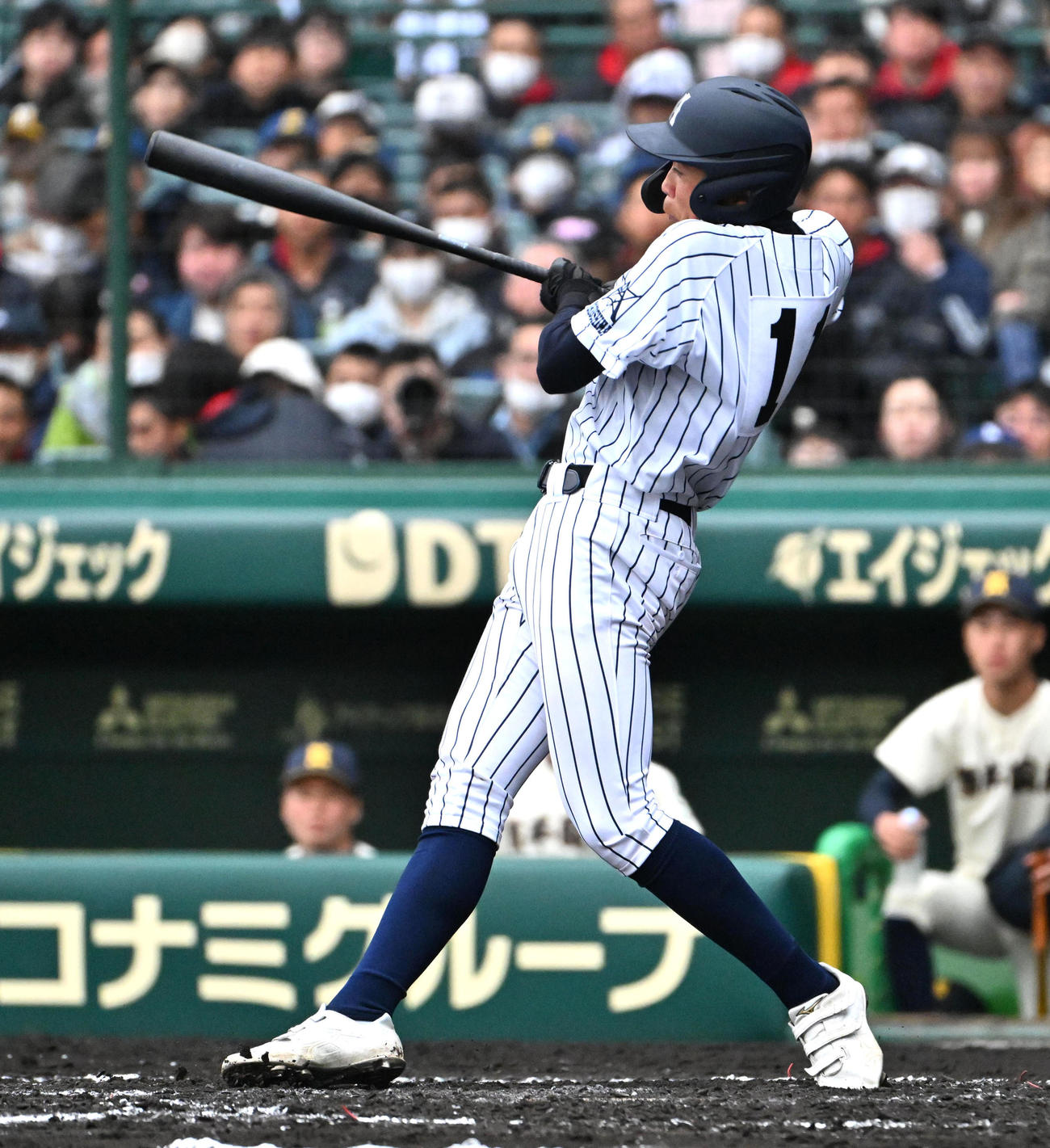 熊本国府対阿南光　4回裏阿南光2死二塁、戸田大貴は右適時二塁打を放つ（撮影・石井愛子）