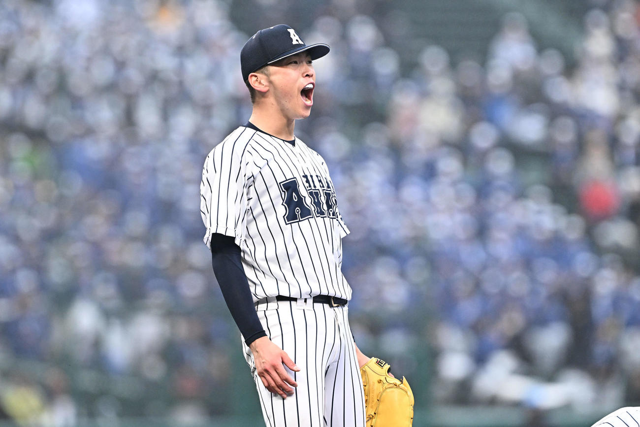 熊本国府対阿南光　9回表熊本国府2死二塁、内田を一ゴロに仕留めさけぶ吉岡（撮影・滝沢徹郎）